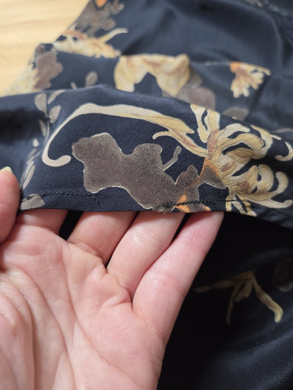 Silk Floral Maxi Dress Size Small Black Tan Lightweight Formal (u) - Picture 13 of 13